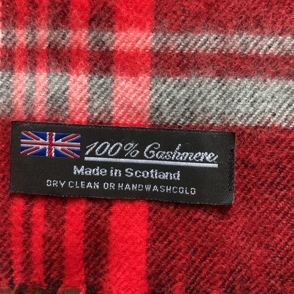 100% cashmere scarf made in Scotland red black plaid fringed winter holidays - Picture 3 of 7